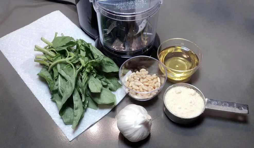 Low sodium homemade pesto ingredients