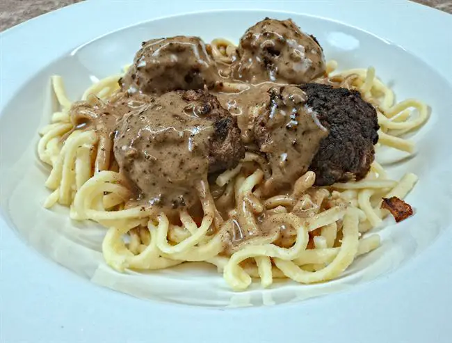 Low sodium comfort food meatballs and gravy