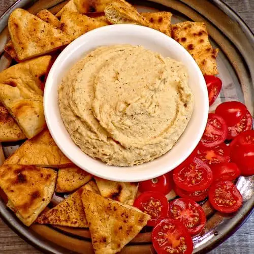 Hummus with pita chip and-tomato