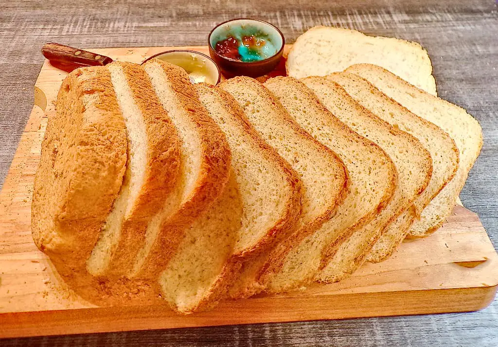 Sliced low sodium bread