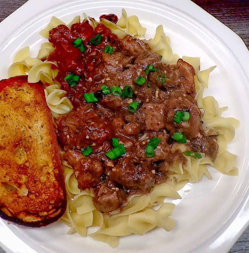 Low sodium dinner beef and noodles with garlic bread