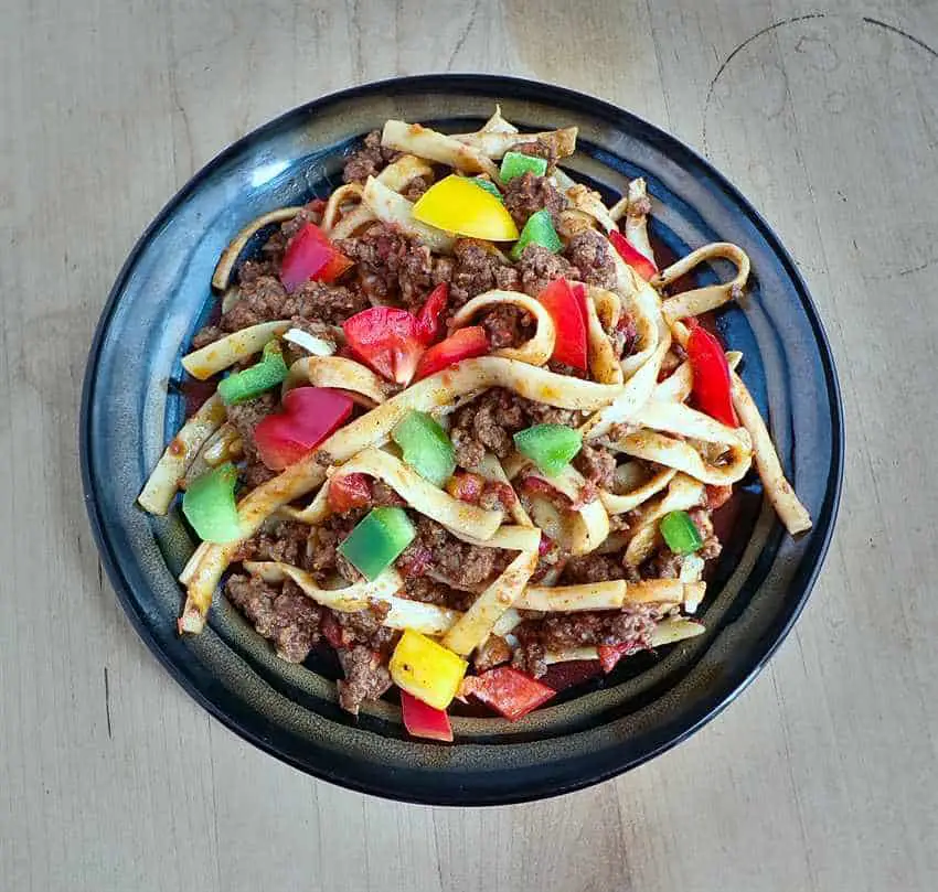 Crunchy pepper and onion on taco beef spaghetti