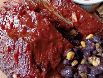 Pork ribs with beans and sauce