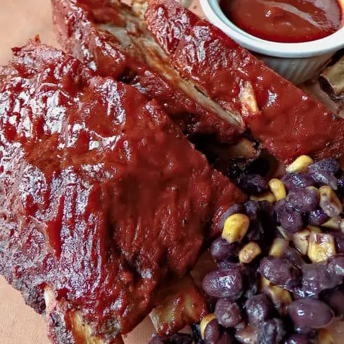 Pork ribs with beans and sauce
