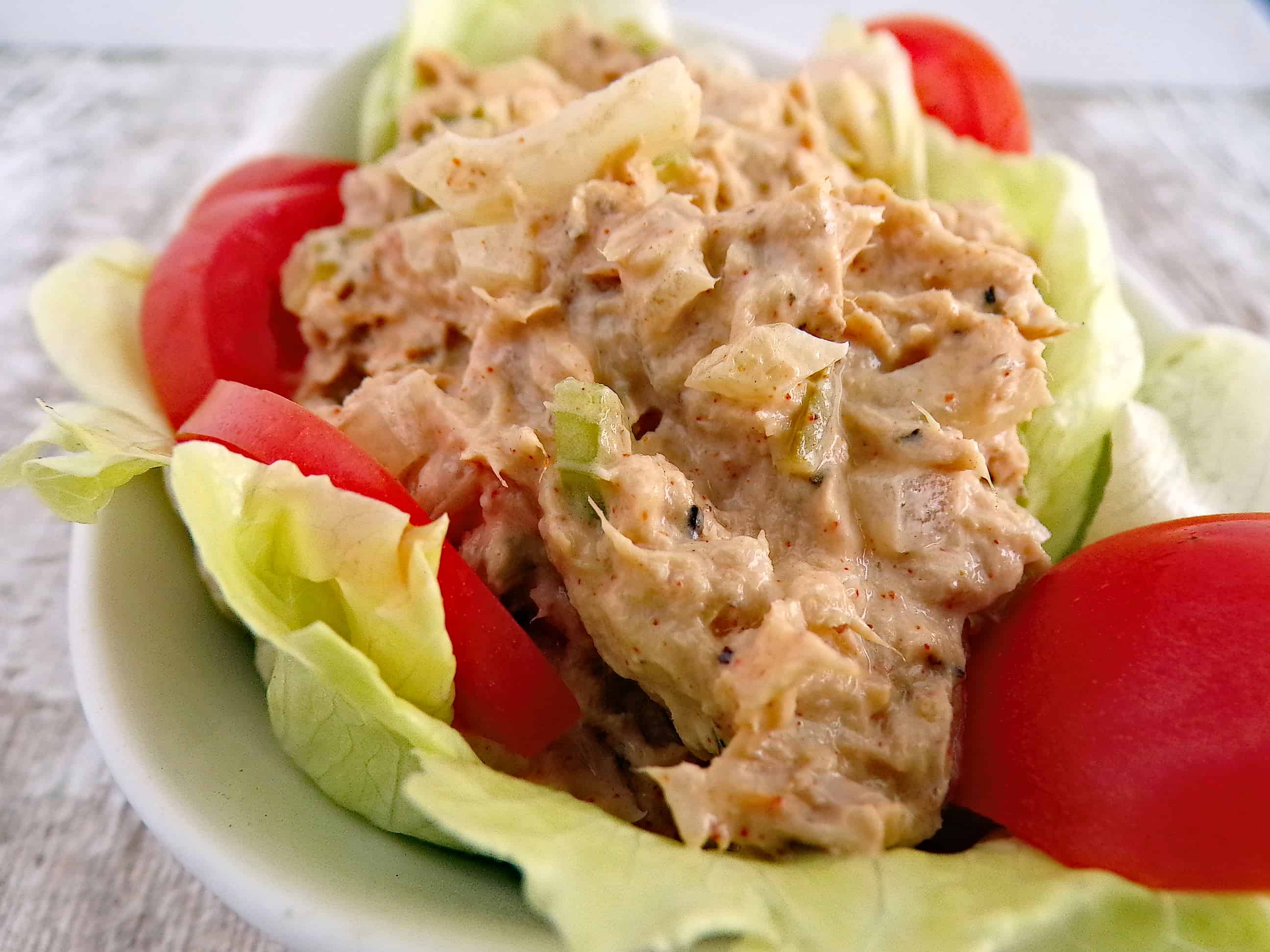 Tuna salad with lettuce and tomatoes