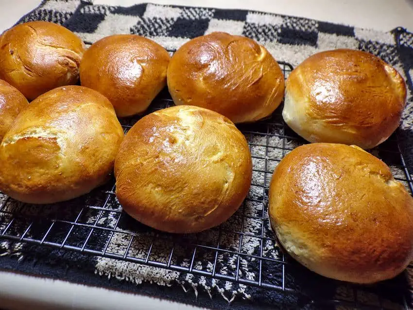 Low sodium hamburger buns on cooling rack