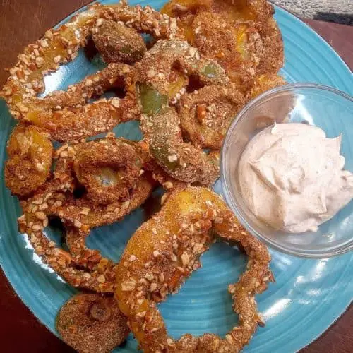 Low sodium bell pepper rings with chipotle sauce