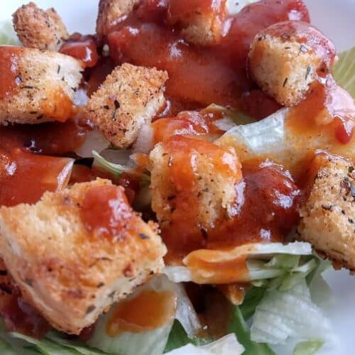 Low sodium croutons on salad