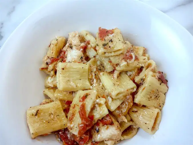 Low sodium Italian style chicken pasta in a bowl