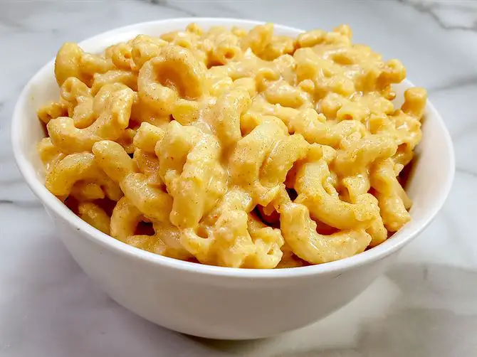 Bowl of low sodium mac and cheese
