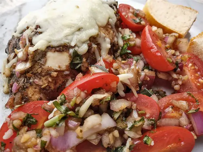 Low sodium chicken bruschetta with crusty bread