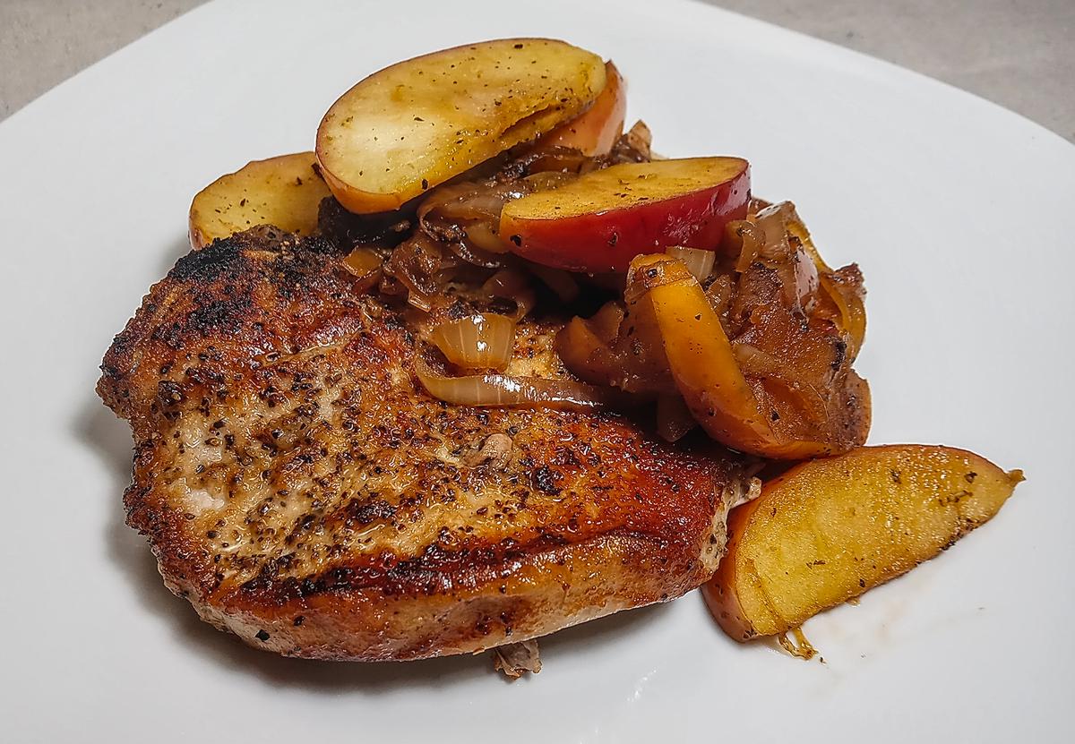 Low Sodium Pork Chops with Apples and Onions - Tasty, Healthy Heart Recipes