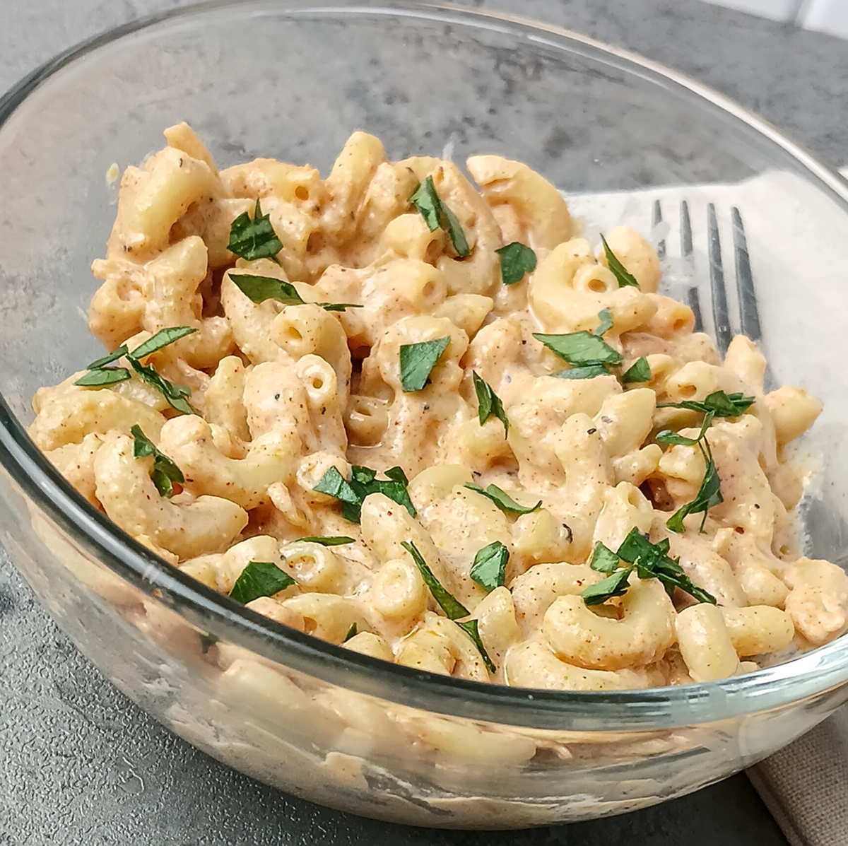 A bowl of low sodium mac and cheese with parsley.