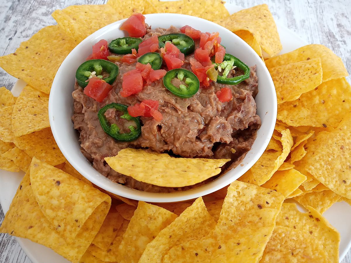 Platter of low sodium refried beans and unsalted chips.