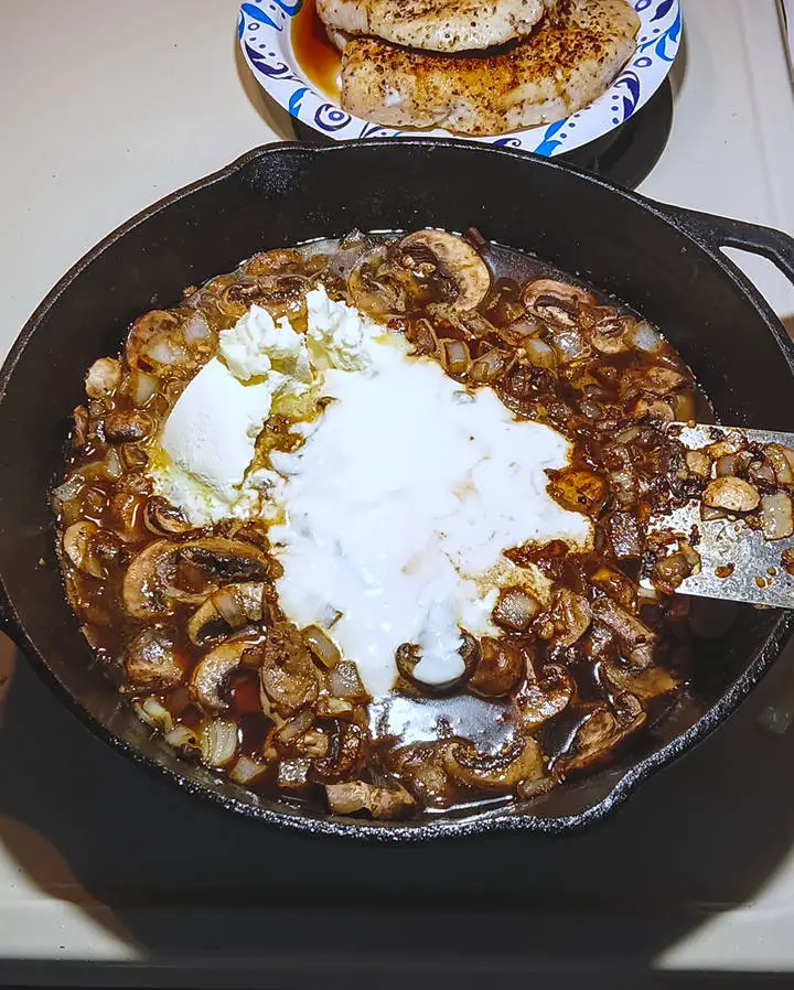 Low Sodium Saucy Mushroom Garlic Chicken process image 5