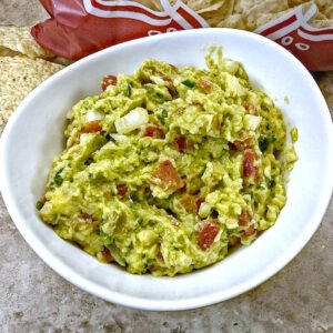 easy low sodium guacamole recipe featured