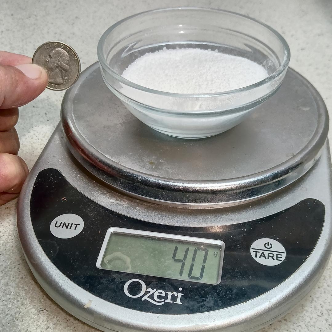 Visual of 40g sugar on a scale.