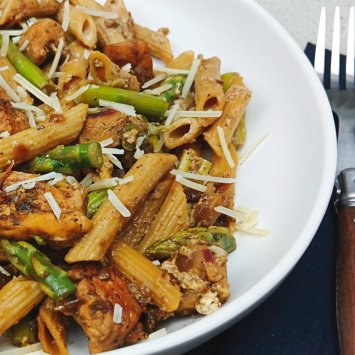 Featured image - close up view showing half a plate of low sodium pasta chicken and asparagus.